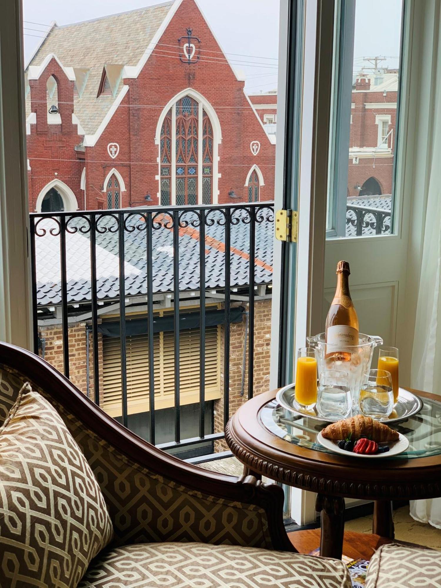 Market Pavilion Hotel Charleston Bagian luar foto
