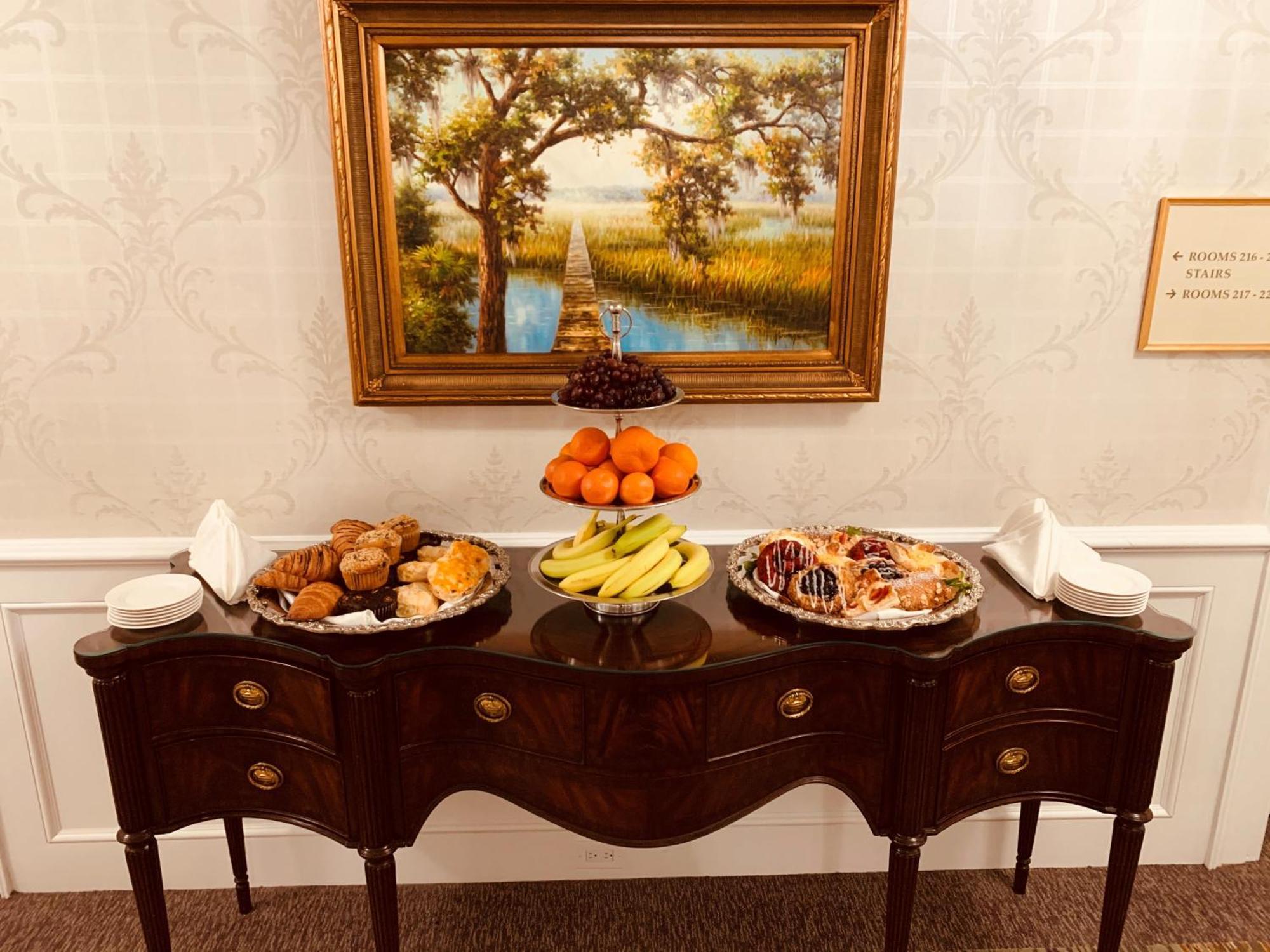 Market Pavilion Hotel Charleston Bagian luar foto